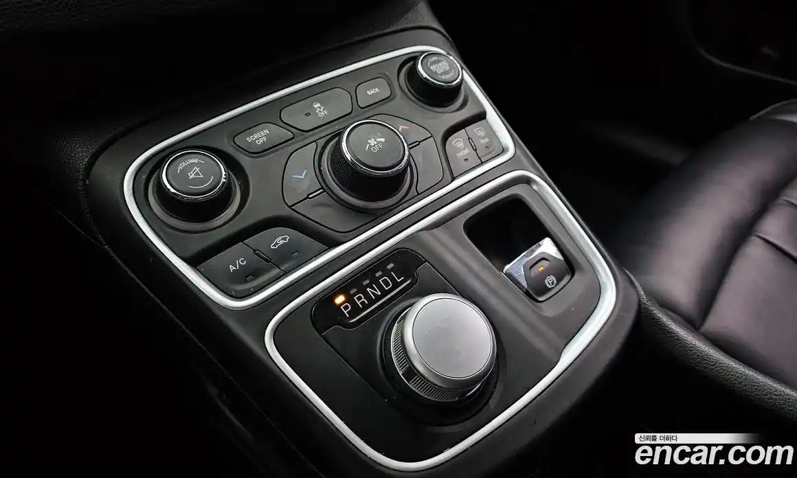 Chrysler 200 2015 2.4 гидро в Москве № 248971, фото 9