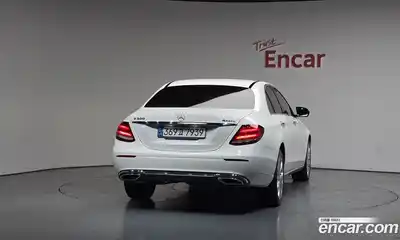 Mercedes-Benz E-Class 2020 2.0 гидро в Москве № 2054393, миниатюра 3