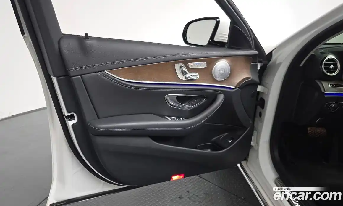 Mercedes-Benz E-Class 2020 2.0 гидро в Москве № 2054393, фото 31
