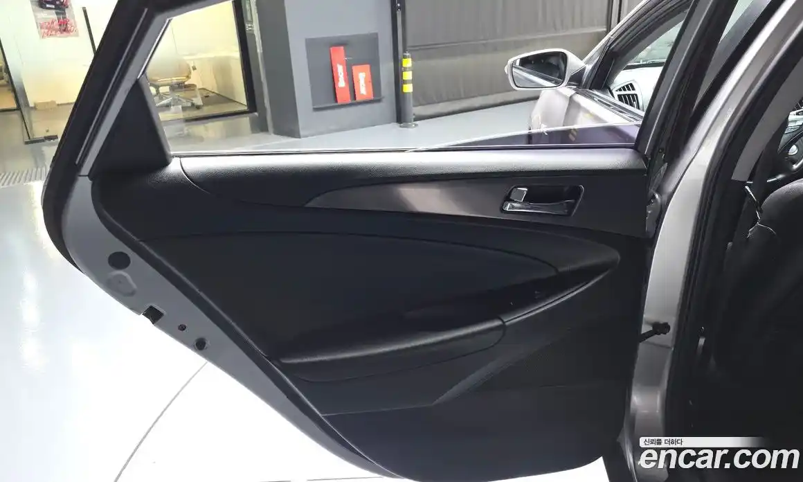 Hyundai Sonata 2012 2.0 гидро в Москве № 2123258, фото 15