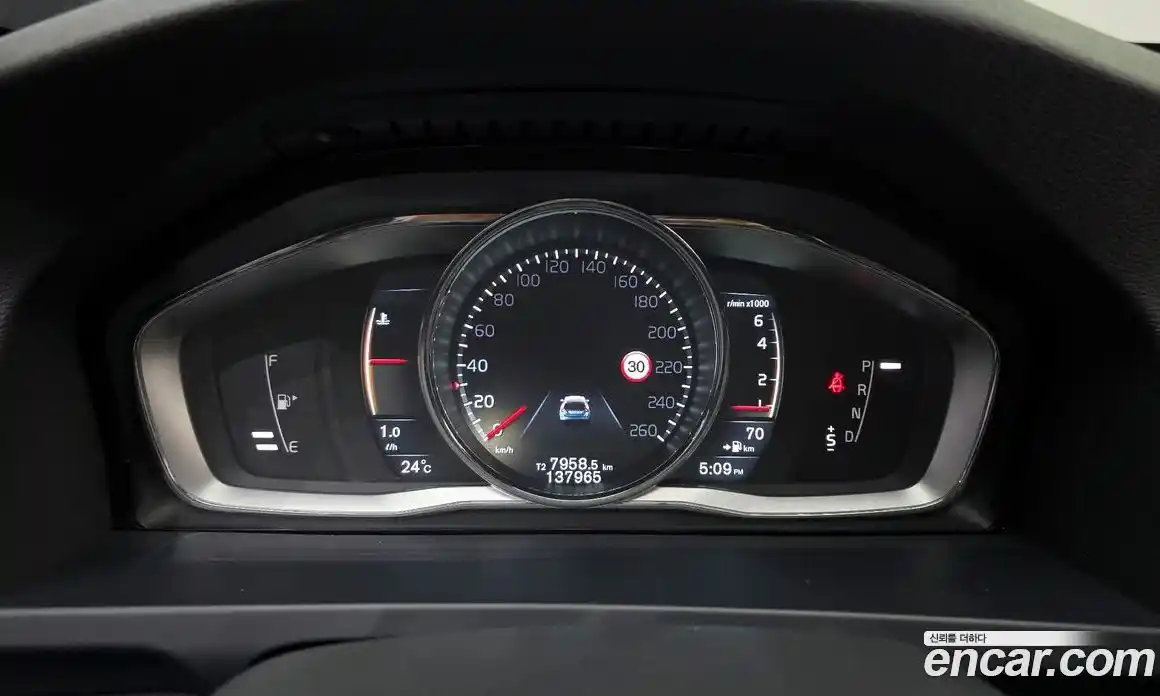 Volvo V60 2016 2.5 гидро в Москве № 2131571, фото 8
