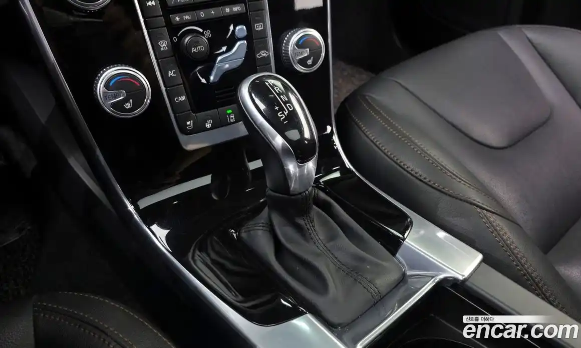 Volvo V60 2016 2.5 гидро в Москве № 2131571, фото 9