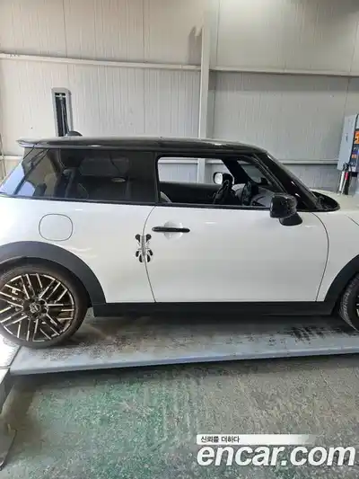 Mini Cooper 2024 2.0 гидро в Москве № 2132157, миниатюра 9