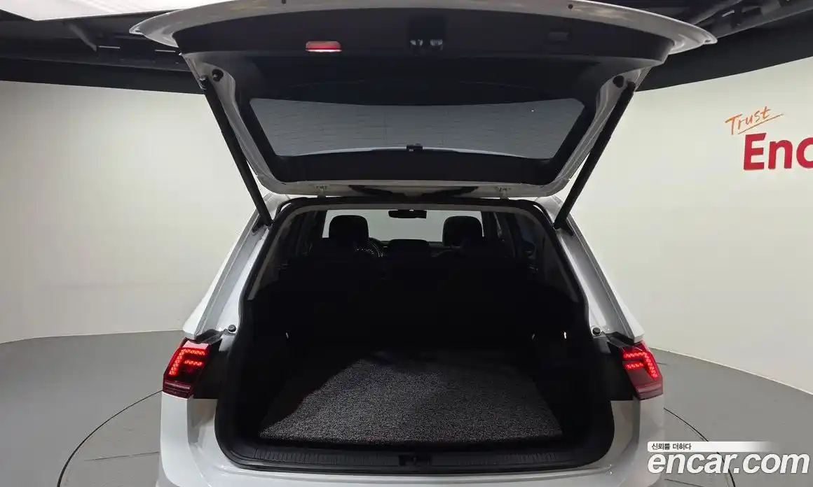 Volkswagen Tiguan 2020 2.0 гидро в Москве № 2132437, фото 26