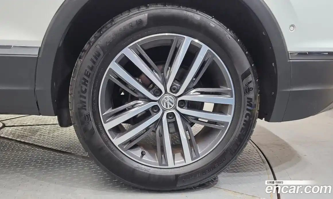 Volkswagen Tiguan 2020 2.0 гидро в Москве № 2132437, фото 7