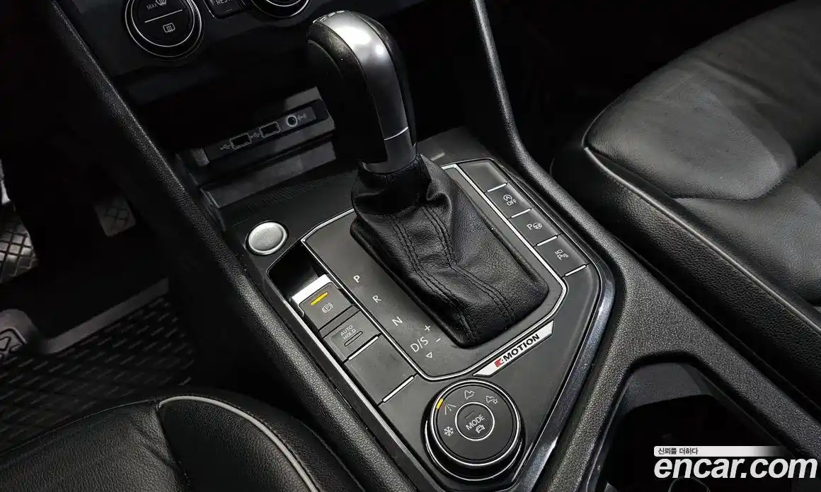 Volkswagen Tiguan 2018 2.0 гидро в Москве № 2132461, фото 11
