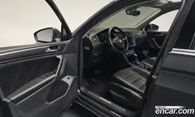 Volkswagen Tiguan 2018 2.0 гидро в Москве № 2132461, миниатюра 12