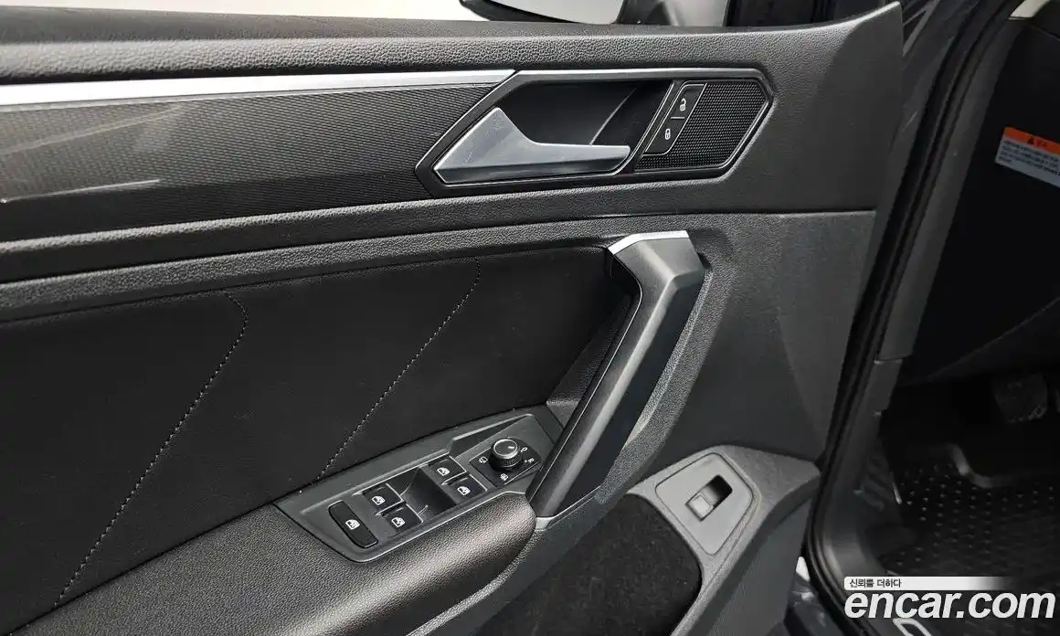 Volkswagen Tiguan 2018 2.0 гидро в Москве № 2132461, фото 23