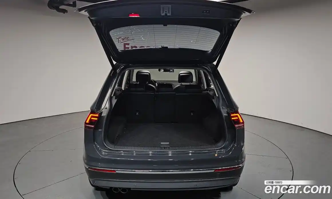 Volkswagen Tiguan 2018 2.0 гидро в Москве № 2132461, фото 25
