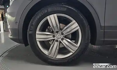 Volkswagen Tiguan 2018 2.0 гидро в Москве № 2132461, миниатюра 4