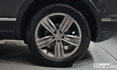 Volkswagen Tiguan 2018 2.0 гидро в Москве № 2132461, миниатюра 6