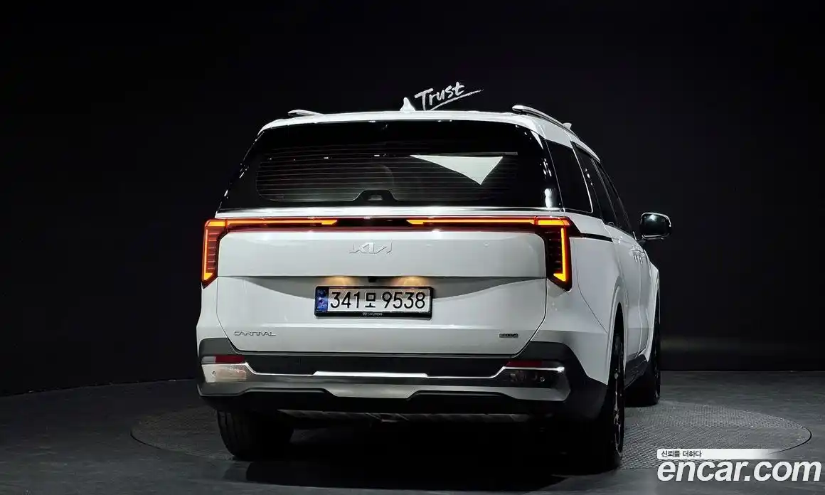 Kia Canival 2024 1.6 гидро в Москве № 2124379, фото 3