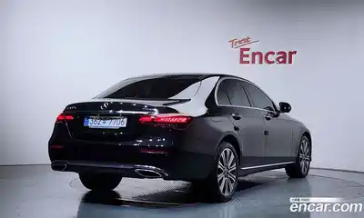 Mercedes-Benz E-Class 2023 2.0 гидро в Москве № 2124575, миниатюра 2