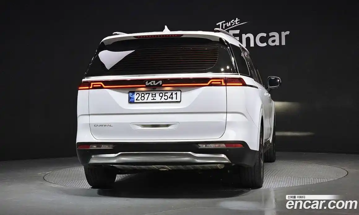 Kia Canival 2023 2.2 гидро в Москве № 2124919, фото 4
