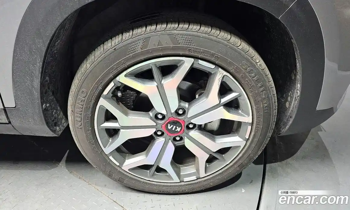 Kia Seltos 2020 1.6 гидро в Москве № 2125184, фото 7