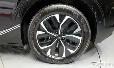 Kia EV6 2023 гидро в Москве № 2125343, миниатюра 7