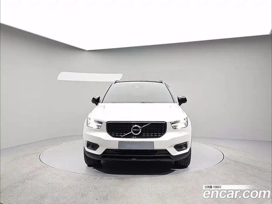 Volvo XC40 2019 2.0 гидро в Москве № 2131618, фото 3