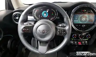Mini Cooper 2023 1.5 гидро в Москве № 2132018, миниатюра 12