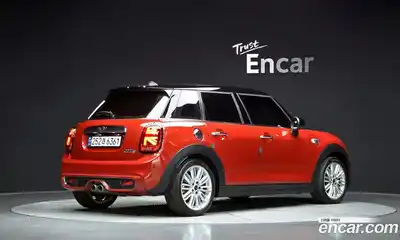 Mini Cooper 5Door Standard 3rd