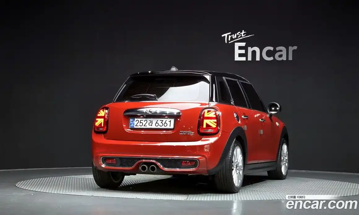 Mini Cooper 2015 2.0 гидро в Москве № 2132093, фото 3