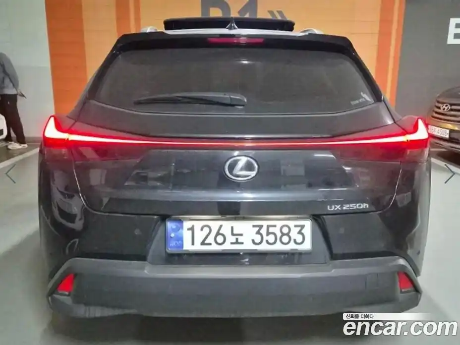 Lexus UX 2023 2.0 гидро в Москве № 2132355, фото 4