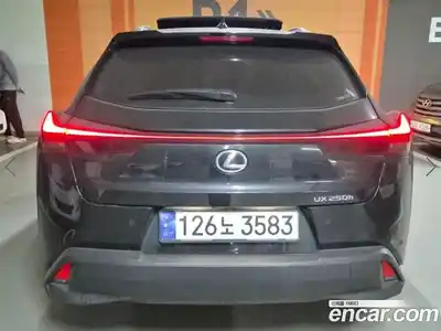 Lexus UX 2023 2.0 гидро в Москве № 2132355, миниатюра 4