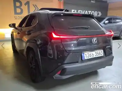 Lexus UX 2023 2.0 гидро в Москве № 2132355, миниатюра 5