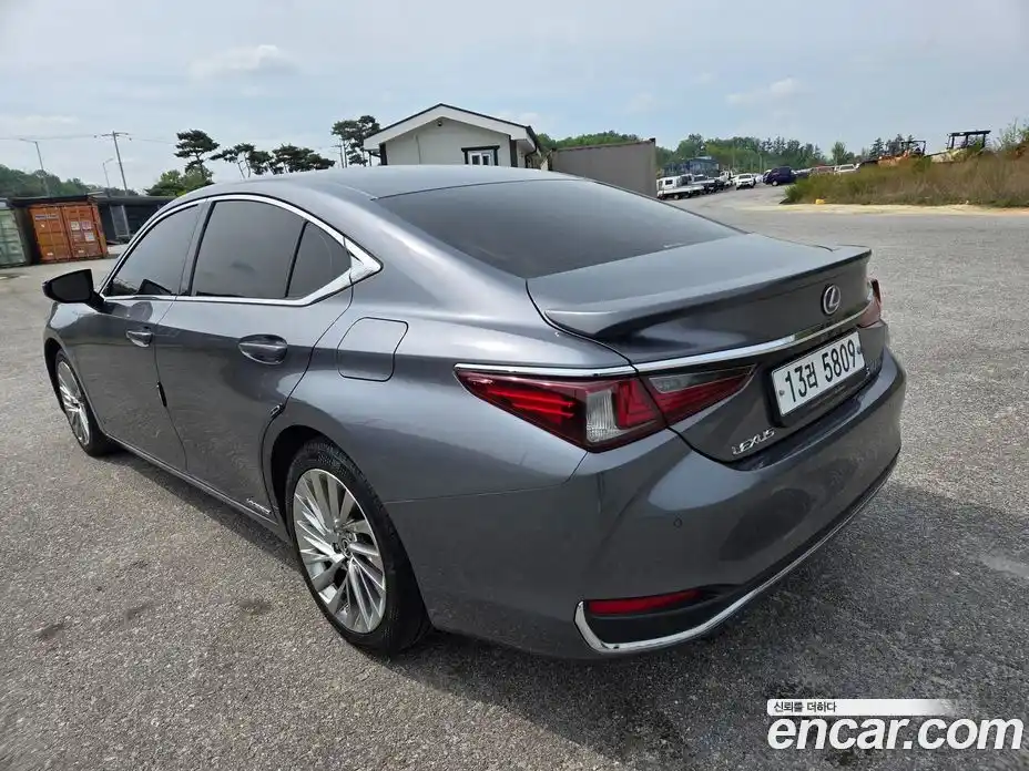 Lexus ES 2019 2.5 гидро в Москве № 2132358, фото 4