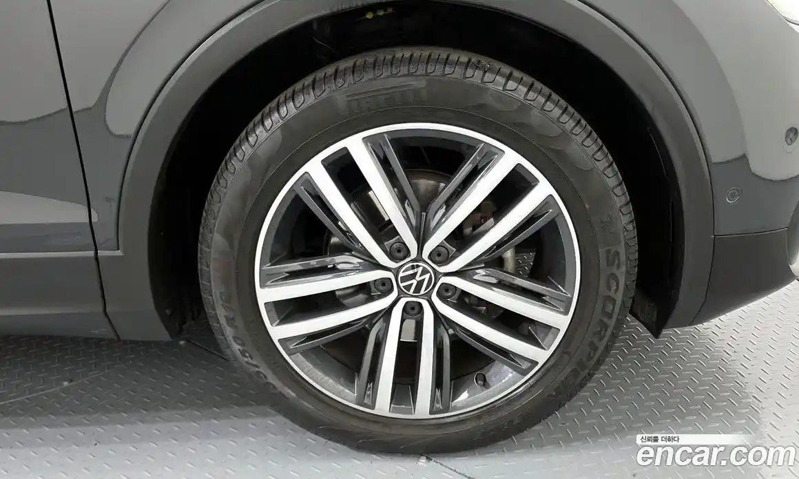 Volkswagen Tiguan 2021 2.0 гидро в Москве № 2132413, фото 7