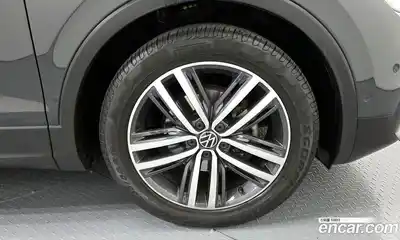 Volkswagen Tiguan 2021 2.0 гидро в Москве № 2132413, миниатюра 7