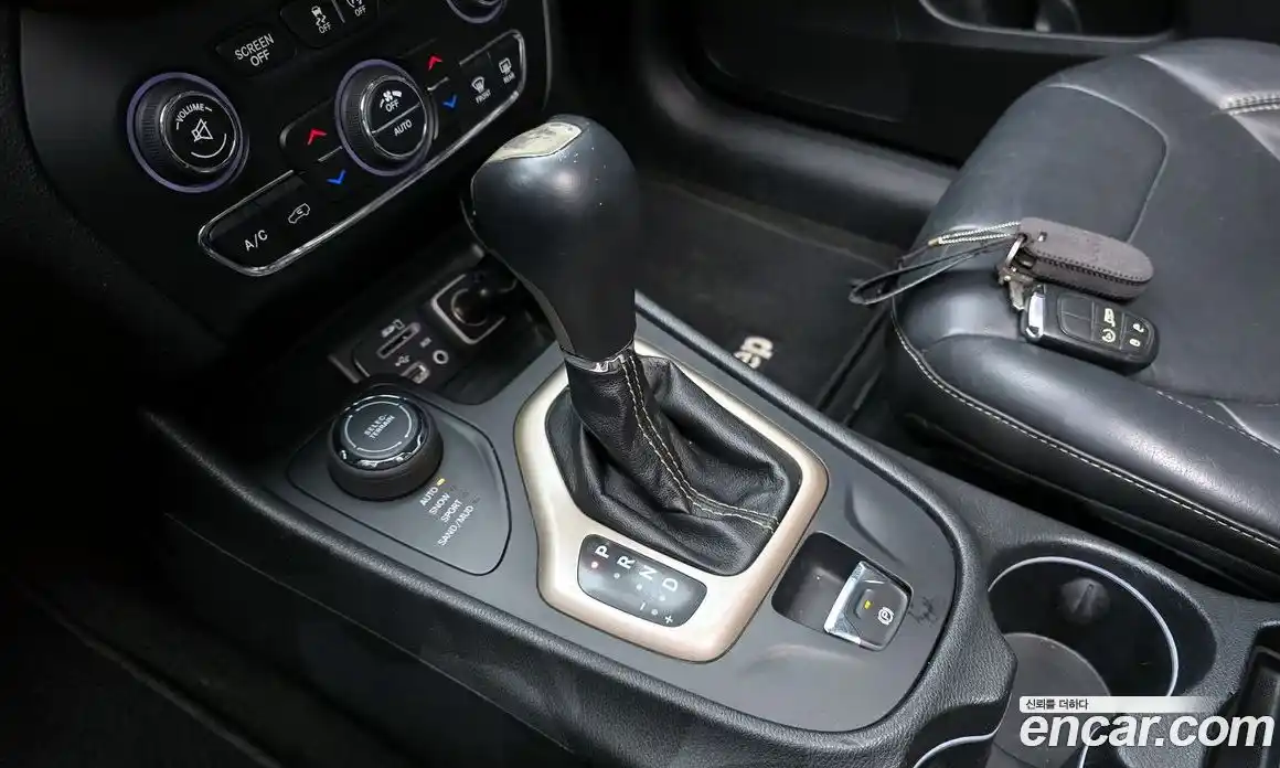 Jeep Cherokee 2015 2.0 гидро в Москве № 2132787, фото 9