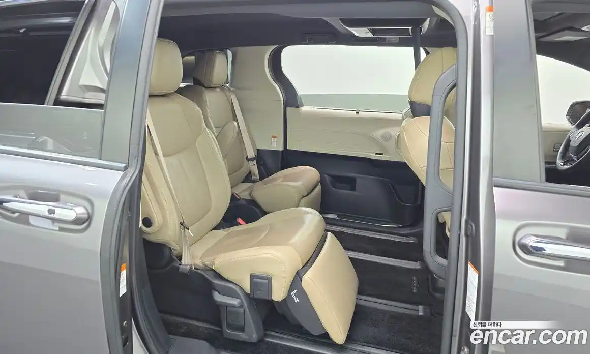 Toyota Sienna 2021 2.5 гидро в Москве № 2132960, фото 17