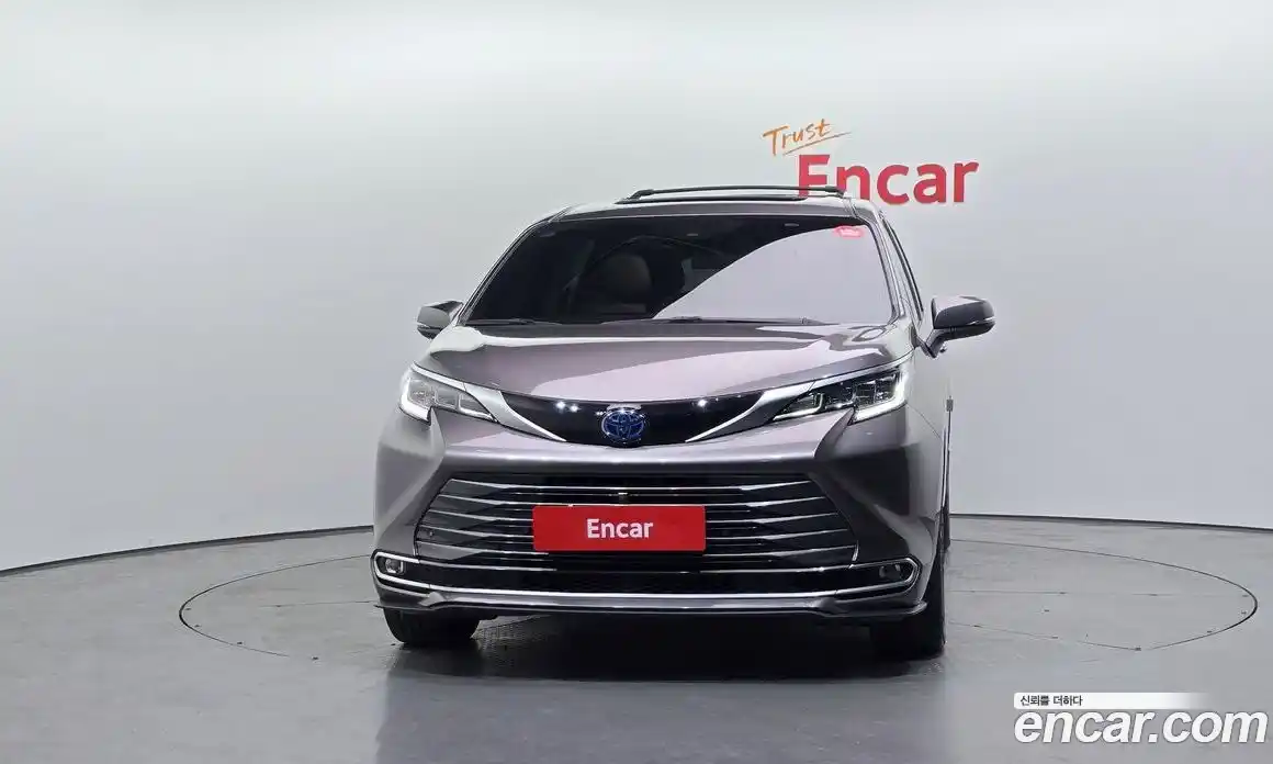 Toyota Sienna 2021 2.5 гидро в Москве № 2132960, фото 3