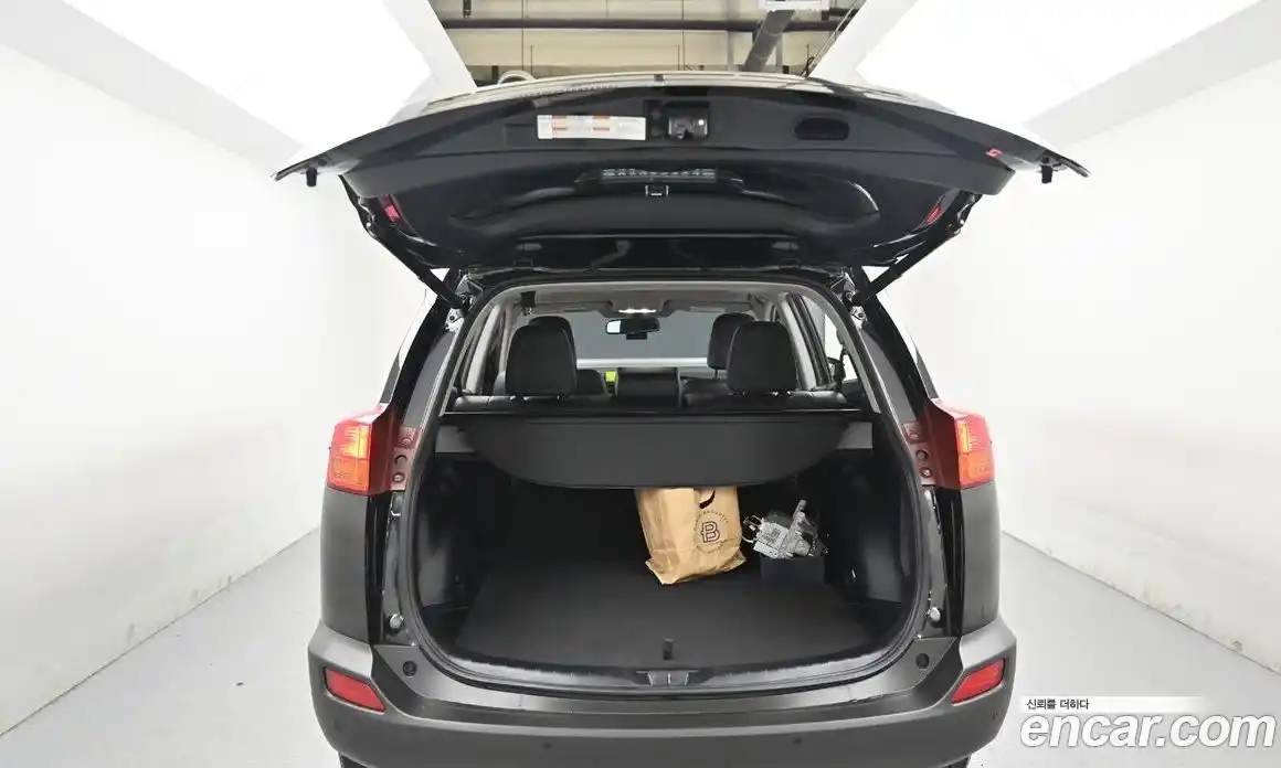 Toyota RAV4 2015 2.5 гидро в Москве № 2133177, фото 19