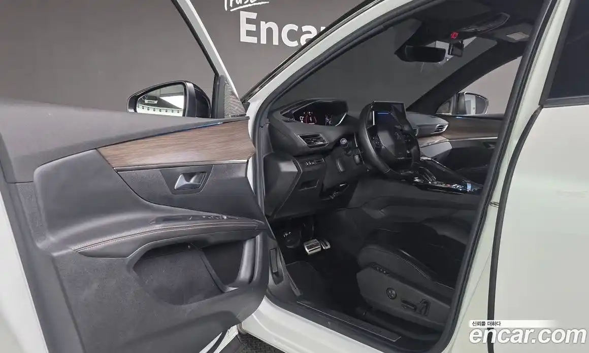 Peugeot 5008 2022 1.2 гидро в Москве, фото 13