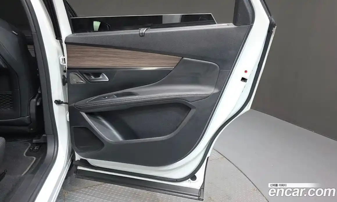 Peugeot 5008 2022 1.2 гидро в Москве, фото 15