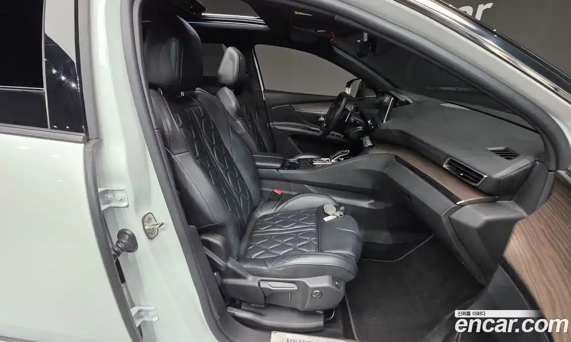 Peugeot 5008 2022 1.2 гидро в Москве, фото 16