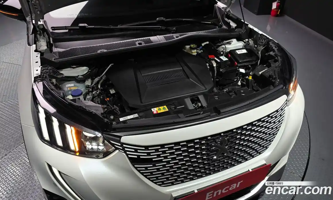 Peugeot 2008 2022 0.1 гидро в Москве, фото 6