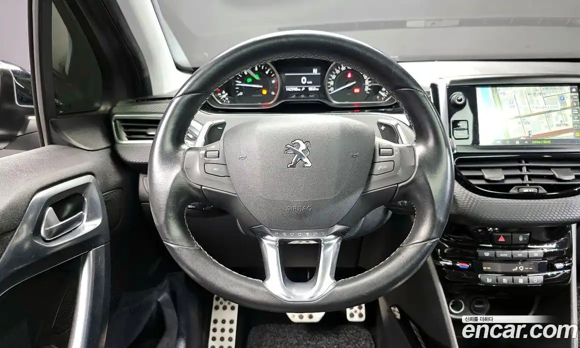 Peugeot 2008 2017 1.6 гидро в Москве, фото 12