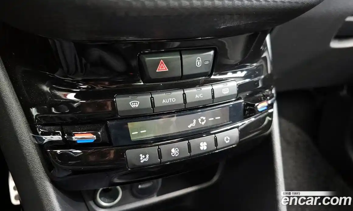 Peugeot 2008 2017 1.6 гидро в Москве, фото 16