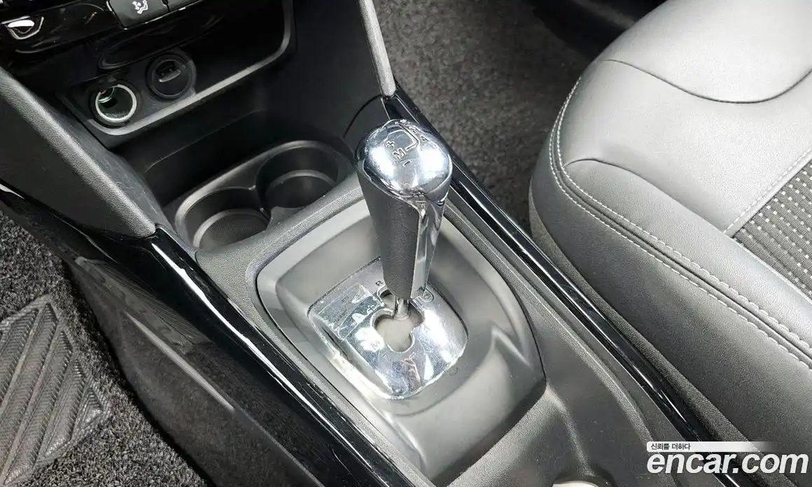 Peugeot 2008 2017 1.6 гидро в Москве, фото 9