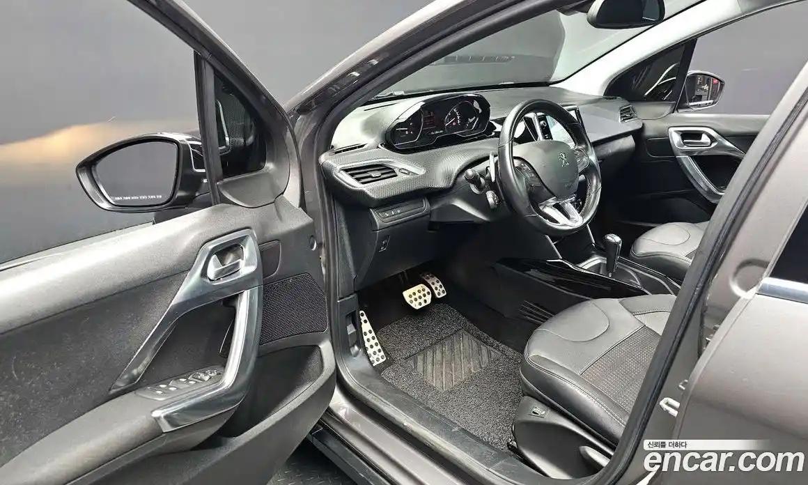 Peugeot 2008 2017 1.6 гидро в Москве, фото 10