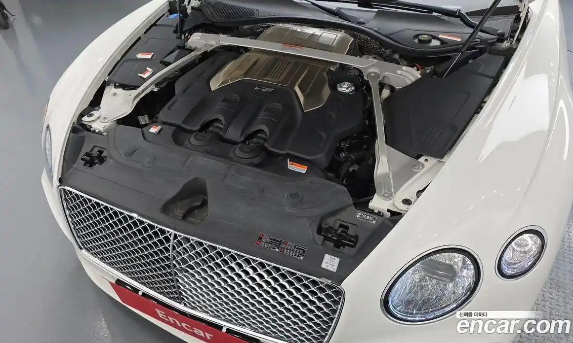 Bentley Continental 2022 4.0 гидро, фото 6