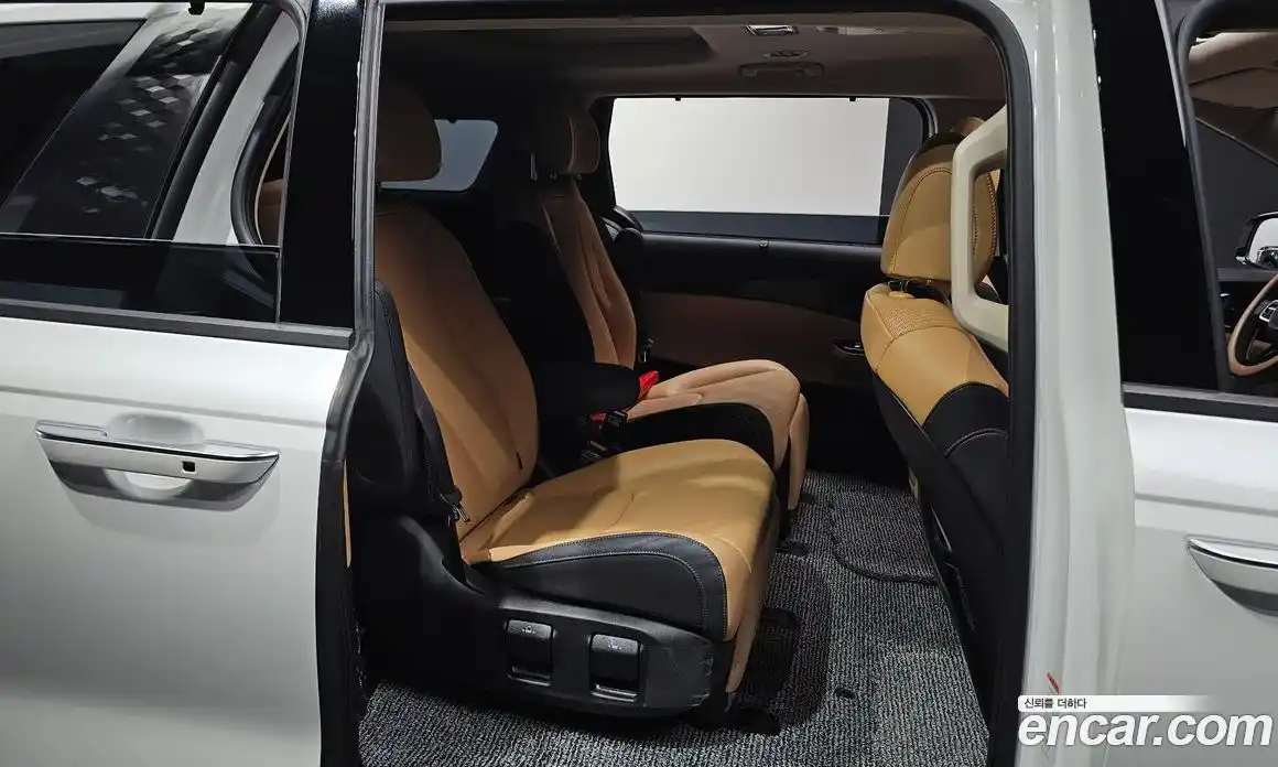 Kia Canival 2023 3.5 гидро в Москве № 2124238, фото 15