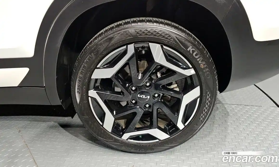 Kia Seltos 2023 1.6 гидро в Москве № 2125233, фото 7