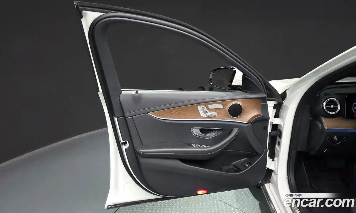 Mercedes-Benz E-Class 2022 2.0 гидро в Москве № 2125530, фото 14