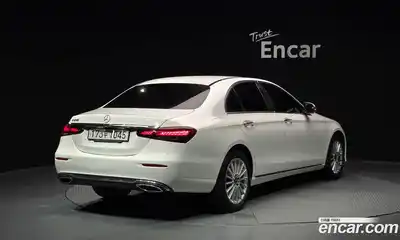 Mercedes-Benz E-Class 2022 2.0 гидро в Москве № 2125530, миниатюра 2