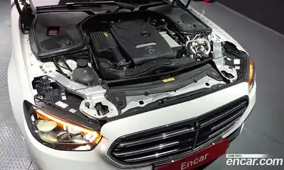 Mercedes-Benz E-Class 2022 2.0 гидро в Москве № 2125530, миниатюра 6