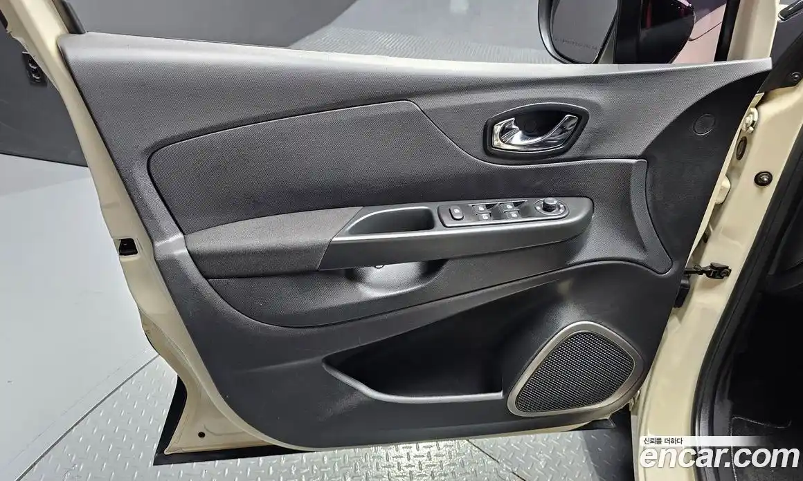 Renault QM3 2015 1.5 гидро в Москве № 2129300, фото 14