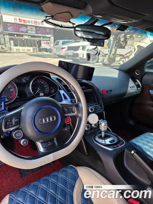 Audi R8 2012 5.2 механика в Москве № 2131462, фото 7